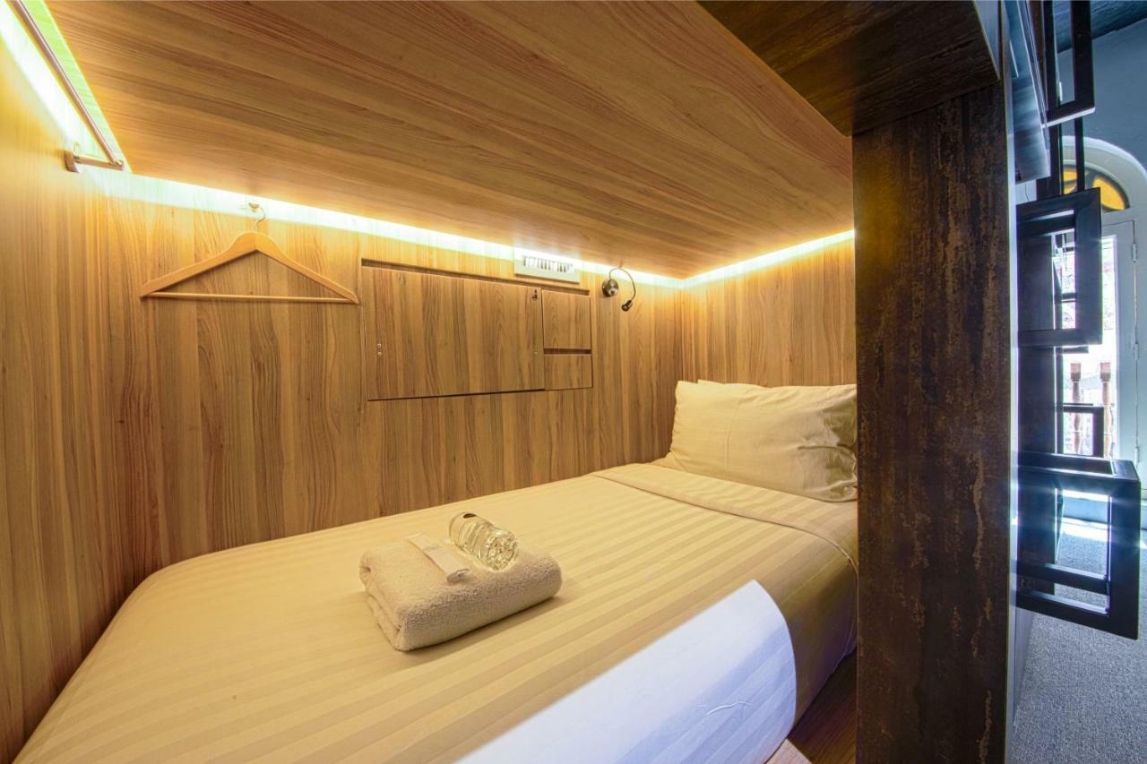 Single Capsule Female Room