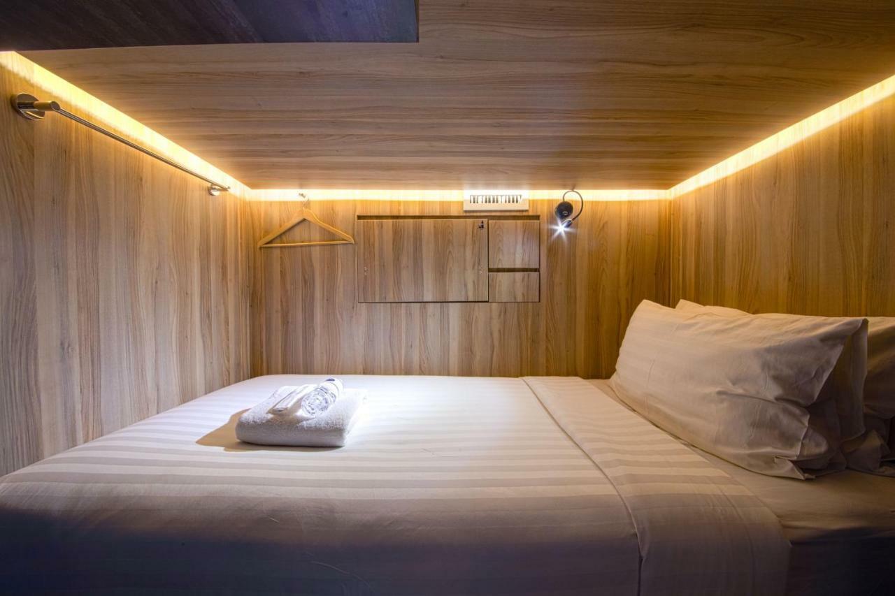 Single Capsule Female Room